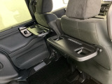【後方視角支援ミラー】車両の後方付近を視覚的に確認するミラーです。広角ミラーとして設計されており、死角になりやすい後方付近の確認に役立ちます。