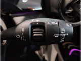 MINIの内装はとにかく『円』に拘ったデザインコンセプトが一目で伝わってきます。これほど円形に拘った車は他に御座いません。伝統のデザイン、トグルスイッチなど遊び心のある内装で御座います。