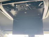 【12.8型フリップダウン】大画面モニターで後席でもエンタメをお楽しみいただけます。家族や友人とお出かけする機会が多い方に大人気です♪