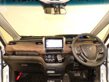 【ルームクリーニング】せっかく乗るならピカピカの車がいいですよね!当店は、他社では省きがちな細部に至るまで、徹底した清掃を行っております。