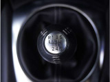 【シフトレバー】シフトもとても操作しやすいデザインになっております。運転する人の事を第一に考えた操作性の高い仕様です。