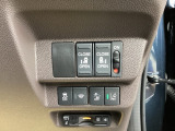 パワースライドドアの開閉はスマートキーのリモコンやドアノブは勿論、運転席側のスイッチ操作でも開閉ができ、安全・簡単です。