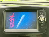 停車中にテレビ映像を視聴でき、休憩時間などの過ごし方が広がります。画面で番組を楽しめるため、移動の合間にも車内でくつろぐひとときを演出します。