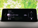 ナビゲーションやオーディオなどのメニューを画面で確認でき、必要な項目を選びやすい構成です。スマートフォン連携に対応する表示もあり、普段使う機能へアクセスしやすく、日々の移動をサポートします。