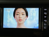 テレビ映像を画面で楽しめる装備です。停車中の休憩時間などに番組を視聴でき、待ち時間も車内で過ごしやすくなります。お出かけ先でのひと休みにも便利です。