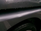 運転席側リアフェンダーにへこみキズがあります。
