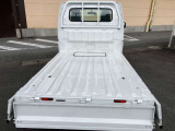 広々とした荷台には農作物のコンテナや角材などの長尺物まで、さまざまな荷物をしっかり積み込めます。