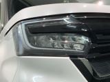 LEDヘッドライトは、点灯の瞬間から最大光量を発揮し、突然暗くなるトンネルなどでの安定感を高めます。