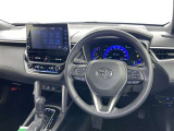 運転席まわりです。 各操作スイッチは使いやすい位置に配置されてます。
