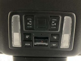 後席の座っていても窓の開け閉めが楽々行えます!