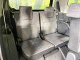 床下収納式のサードシートです。座席部分をコンパクトに収納でき、広大な荷室スペースとしてお使いいただけます!乗車人数や荷物の量など利用シーンに合わせて3列目を有効活用でき、とっても便利♪