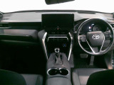 カラーヘッドアップディスプレイ付き。 少ない視線移動で情報を確認できるので、運転の疲労軽減に繋がりますよ♪