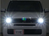 LEDヘッドライト(オートライト機能付)が搭載されており、遠くまで明るく均一に照らし、高速道路等での安心感が向上しております。