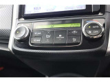 オートエアコン付車です。自動で温度と風量を設定する優れものです。