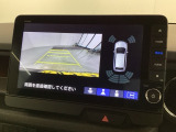 リバースギアに入れるだけで後方の表示へ切り替わります。夜間や雨の日の駐車も楽になりますよ。