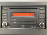 純正CDチューナーです。外部入力(AUX)対応です。