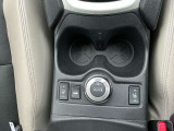 シフトレバーの近くにドリンクホルダーがついてます!運転中でも使いやすい位置です(*^▽^*)
