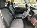 見通しのよいすっきりとした視界で、誰でも運転しやすいです。運転のしやすさは疲れにくさにも繋がりますよ♪