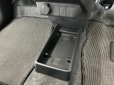 【センターフロアトレイ】ボックスティッシュを置いた下にも携帯電話などを収納できる空間が設けられております♪