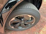 235/60R18タイヤと専用アルミホイール付き!冬タイヤは別途ご用意が必要です。ぜひご相談ください(^^♪