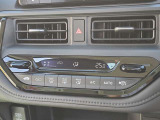 運転席より操作性の良いオートエアコンのスイッチ等の画像です。