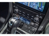 シートヒーター搭載で、寒い時期でも素早く快適に、運転をお楽しみいただけます。