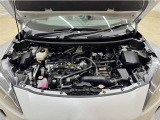 トヨタ中古車「まるごとクリーニング」施工済。エンジンルームを専用洗剤で洗浄!高圧&スチーム洗浄も行います。樹脂部分も艶出し剤でピカピカです☆☆
