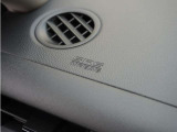 【助手席エアバッグ】SRSエアバッグは、シートベルトだけでは防ぎきれない衝突時の衝撃から乗員を守るための安全装置。衝突時に瞬時に膨らみ、頭部や胸部がダッシュボードに直接衝突するのを防ぎます。