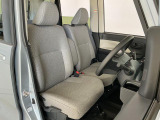 【運転席・助手席】内装ルームクリーニング済みです。しっかり綺麗にしていますので、是非、お確かめください。車に自信があるからこそ、是非一度ご来店頂き内外装も見てもらえると幸いです。