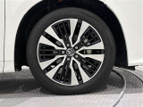 タイヤサイズは(235/50R18)で純正アルミホイールです。
