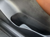 運転席、助手席のドアにもドリンクホルダーがございます(^O^)