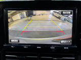 【バックカメラ】運転席から画面上で安全確認ができます。駐車が苦手な方にもオススメな便利機能です。