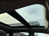パノラミックガラスルーフ付き★ 天気のいい日はぜひ開けてドライブをお楽しみください(*^^*)