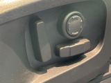 電動パワーシートですので運転中のシート調節も安全に行えます。微調整も可能ですのであなただけのドライビングポジションを実現します。