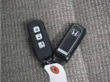 ◆スマートキー◆カギをバッグやポケットに入れたままでもドアロックの開閉ができる『スマートキー』付き!雨天や暗くなってもカギを取り出す必要がなくドアの開錠&エンジンも始動できます