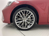 機敏さを引き立てる純正アルミ 225/45 R17 装着!