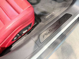 手厚いサポートを提供する「ポルシェ自動車保険」を取り扱っております。オリジナル補償(無償)が付帯し、万が一の際も正規販売店ならではの確かな安心でオーナー様を支えます。保険選びもお気軽にご相談ください。