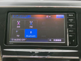 AM・FMやテレビ、Bluetoothなど、利用できるオーディオソースが画面に一覧表示されます。聴きたい音源を選びやすく、普段の移動中も好みの音声を楽しみたい方に便利な装備です。