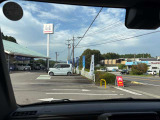 助手席側からも開放感があり、快適な車内をご提供できます!