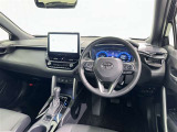 運転席まわりです。 各操作スイッチは使いやすい位置に配置されてます。