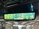 【ドラレコ一体型デジタルインナーミラー】後席の大きな荷物や同乗者で後方が確認しづらい時でも安心!カメラが撮影した車両後方の映像をルームミラー内に表示。クリアな視界で状況の確認が可能です!
