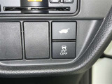 【横滑り防止機能】 車両走行安定補助システム搭載  車が横滑りしそうになった際に、横滑りを防ぐ安全装備が付いています。