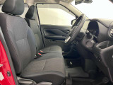 ゆったりと座れる運転席シートですのでストレスなく運転が出来ますよ!