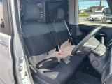【運転席】座り心地が良いシートなので長時間の運転でも快適にお過ごしいただけます。新品のフロアマットのご注文も可能です。掲載箇所以外にご希望の写真がございましたらお気軽にお問い合わせ下さい。