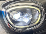 ●LEDヘッドライト:夜間走行時も良好な視界を確保し安心して運転できる高輝度LEDヘッドライトを装備!点灯速度が早く、消費電力も抑えられています。