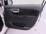 当社では全車、納車前にサービス工場で12ヶ月点検相当の整備を実施しております。そこで確認された不具合箇所は修理しておりますのでご安心下さい。