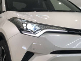 LEDヘッドライトです。デザイン性がよくとても明るいので、夜間の走行や悪天候でも安心です。しかも長寿命!