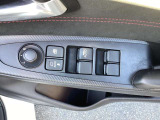 運転席の窓操作部分です。スイッチでミラーや窓の開閉が電動で行えます。