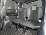 便利な5:5分割可倒式シートです。収納と乗車人数のバランスに優れています♪荷物の大きさに応じたラゲージスペースをフレキシブルに作り出せるので、シーンに応じた使い方ができます♪