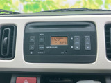 ラジオやCD、AUXに対応したオーディオを備え、普段の移動中もお好みの音源を楽しめます。ボタンと表示がまとまり、選局や音量の確認もしやすい配置です。